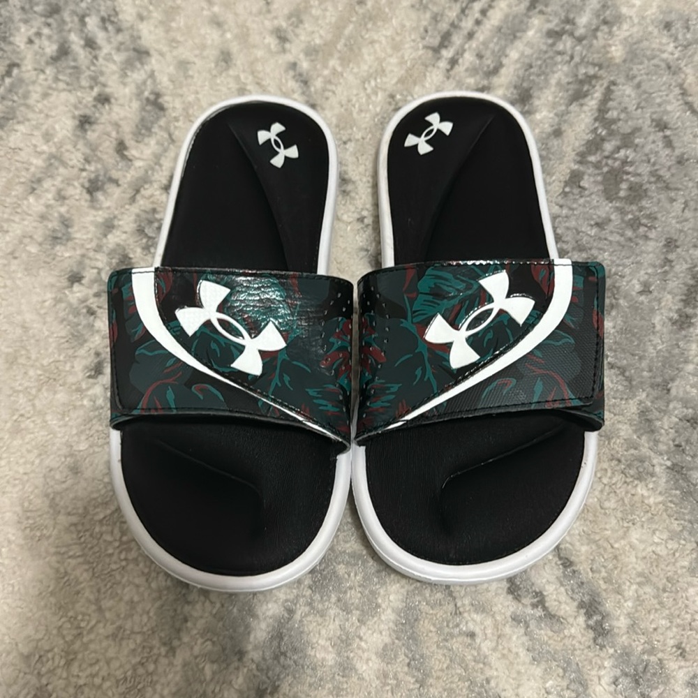 Boys under armour slides